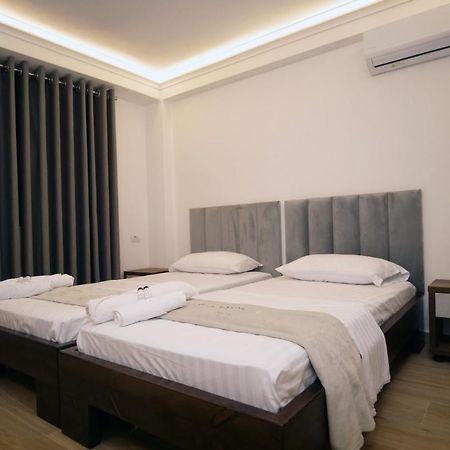 Vila Fatos Qama Berat Bagian luar foto