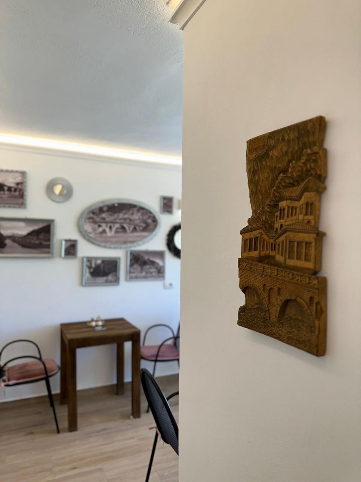 Vila Fatos Qama Berat Bagian luar foto