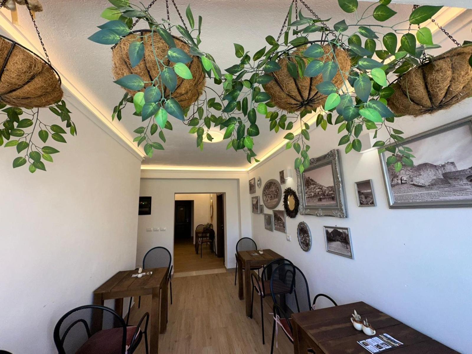Vila Fatos Qama Berat Bagian luar foto